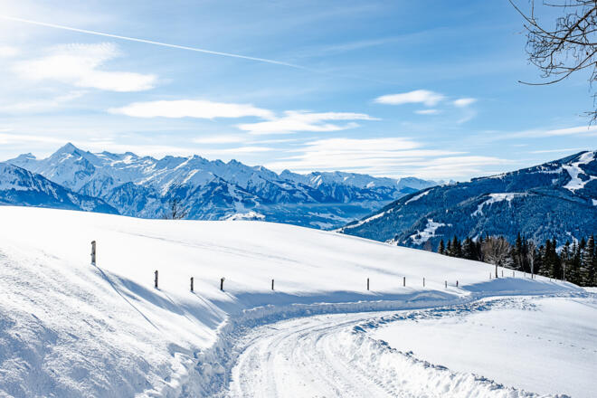 Blick zum Kitzsteinhorn und den Hohen Tauern