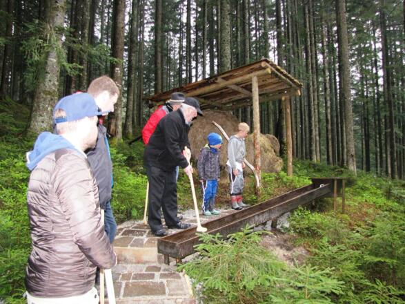 Gaudi Golf Station &quot;Sautrog&quot;