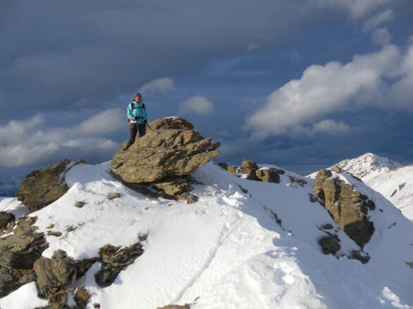 Wintergipfel, hinter dem schneidigen Grat der Kreuzgipfel