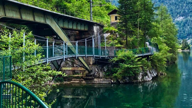 Ostuferweg entlang des Hallstättersee