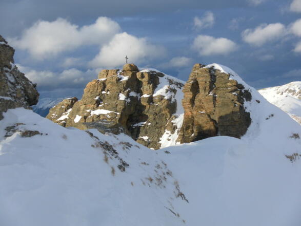 felsige Eiskarspitzen