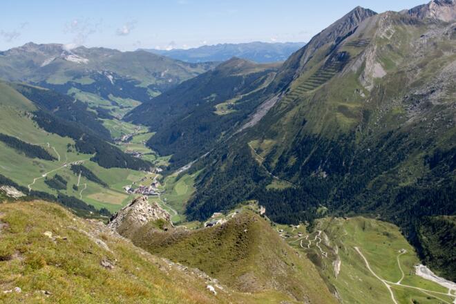 Blick nach Hintertux im Zillertal jenseits des Tuxer Jochs