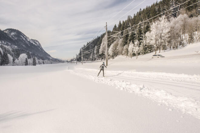 Eine Langläuferin auf der Mandlingloipe