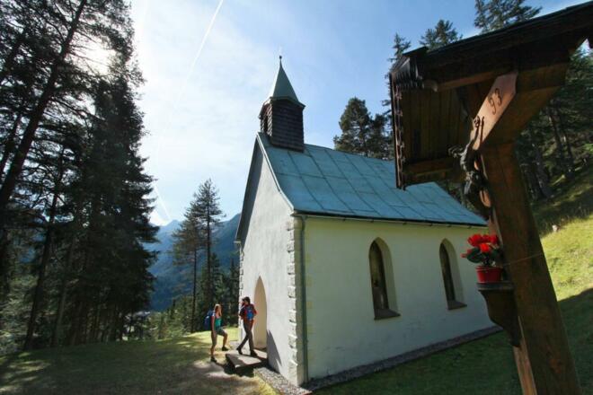 Seesumpfkapelle am Weg