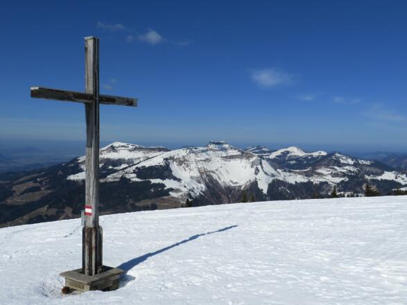 Gipfelkreuz, steht nicht auf dem höchsten Punkt
