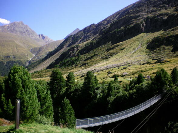 Die spektakuläre Hängebrücke in Rofen