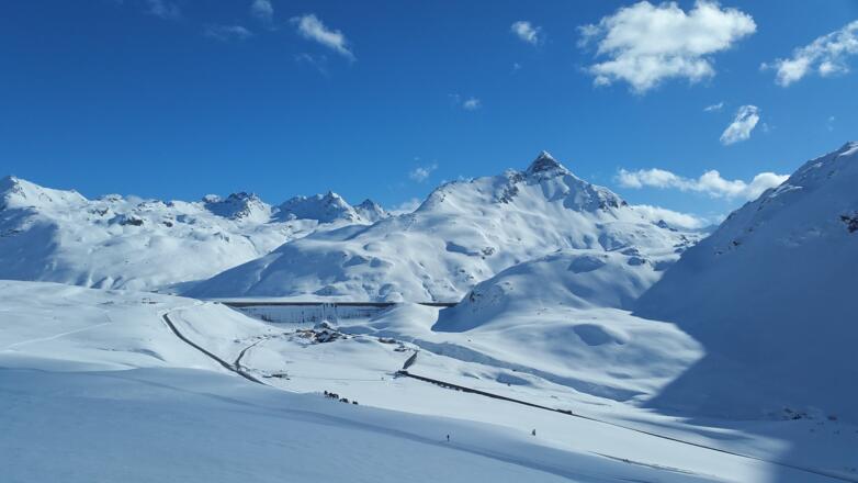 Blick auf die Staumauer in der Bielerhöhe