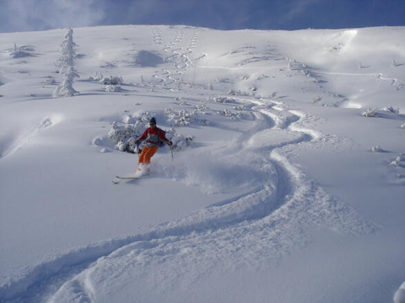 Gipfelhang bei viel Pulverschnee