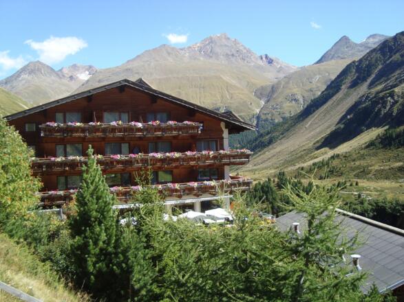 Auch der Gasthof Geierwallihof erwartet Sie mit einer schönen Sonnenterrasse