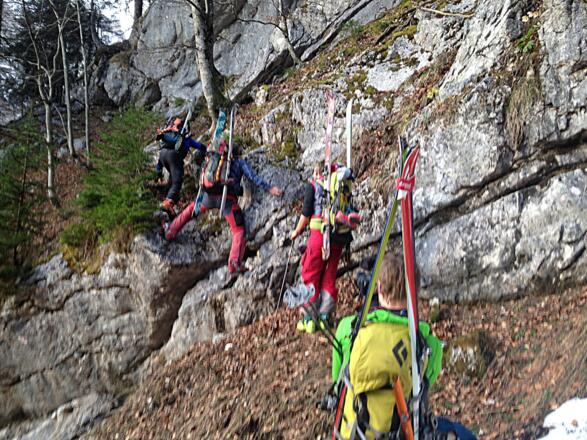 Bei ca. 1100m nach links über eine Kletterstelle hinauf