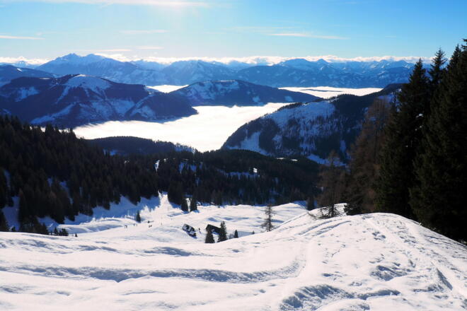 Tiefblick zur Kreuzbauernalm 1460m
