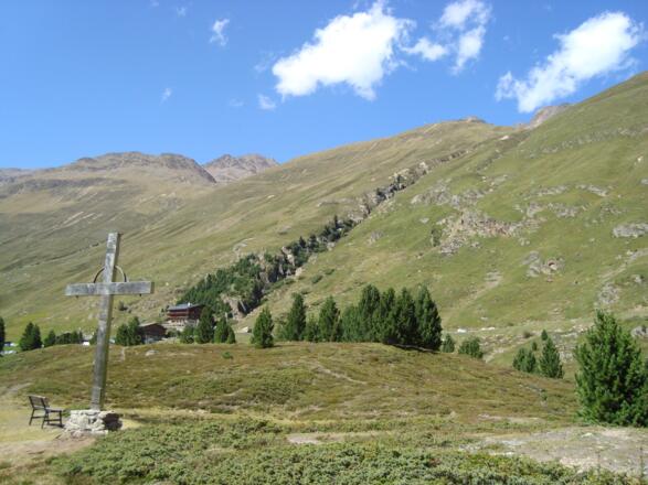 Das alte Kreuz der Wildspitze am Weg nach Rofen