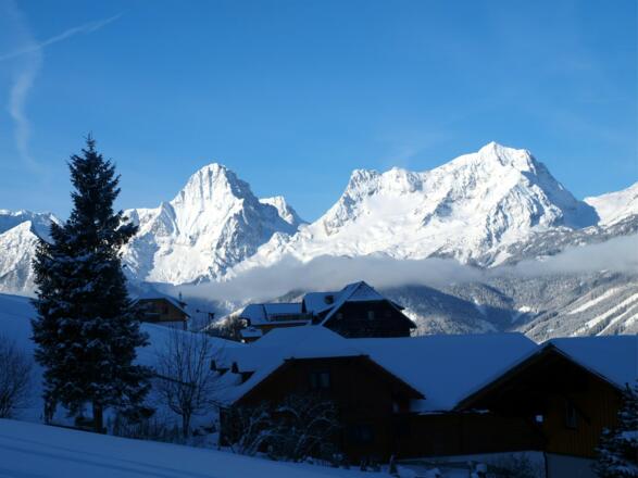 Spitzmauer und Priel beim Pistenanstieg (950m).