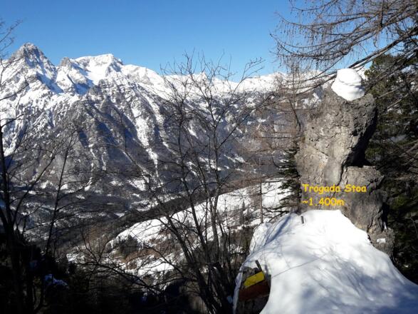 Trogada Stoa ~1400m, Felsformation