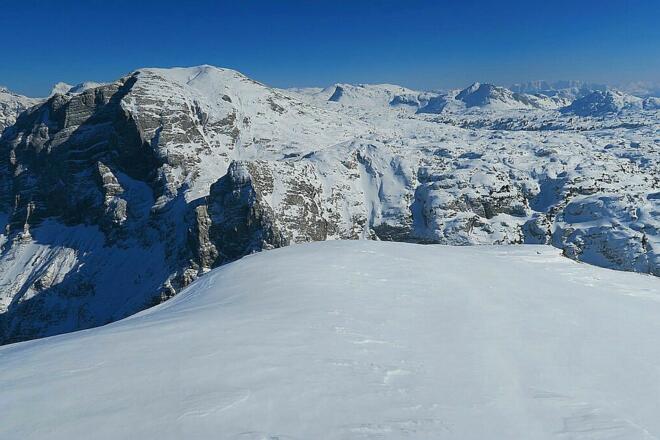 Der mächtige Woising, schräg rechts darunter der kleine Woising