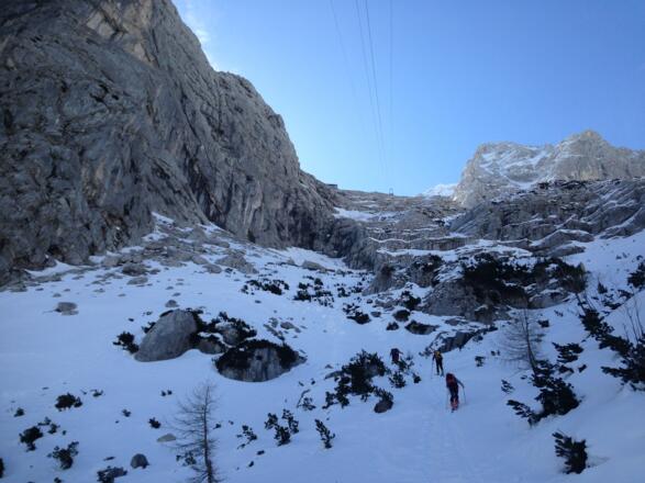 Je nach Schneelage können die Schi am Weg zur Welser Hütte früher oder später verwendet werden