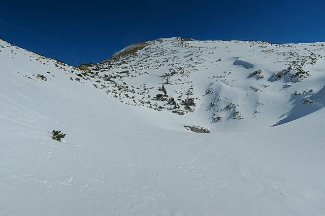 Der Rosskogel ist eigentlich ein Doppelgipfel, der Ostgipfel ist der höhere davon, hier rechts im Bild