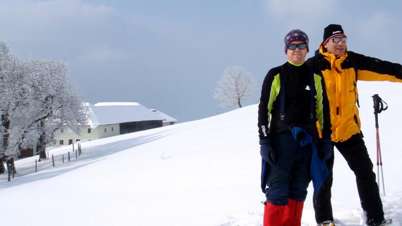 An einem Hof vorbei um 850m