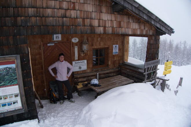Gemütlicher Jausenplatz bei der Dümlerhütte
