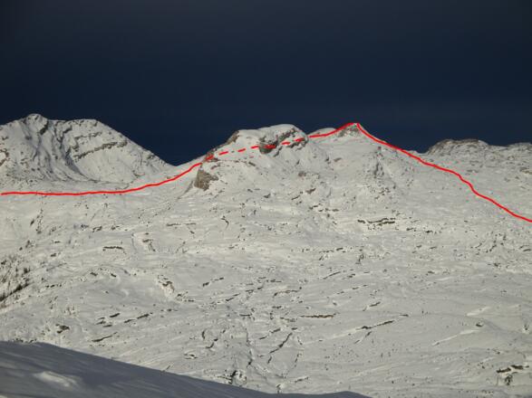 Die Route bei wenig Schnee vom Greimuth im Losergebiet aus gesehen. (27.12.2012)
