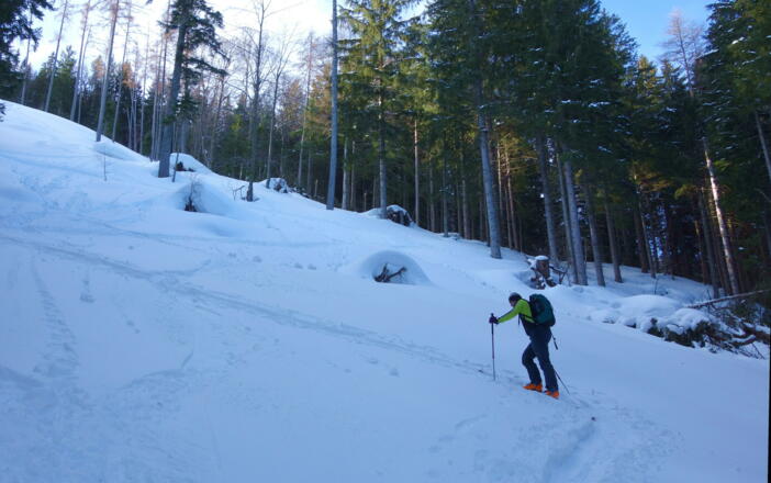Beginn des Steilaufstieges links um 1090m 
