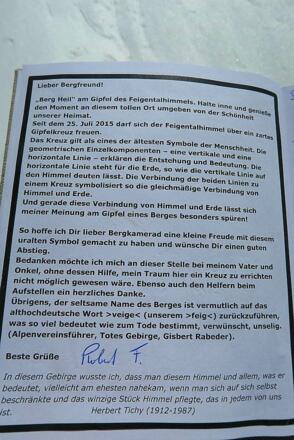 Erste Seite des Gipfelbuches. Das Buch selbst liegt seit Oktober 2015 auf und hat derzeit 3 Seiten beschrieben
