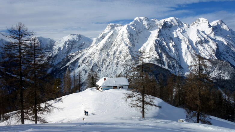 Berghaus 1149m, rechts auf Piste absteigen / abfahren.