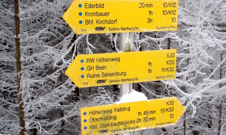 Perneckerkogel 1080 m mit Wegtafel