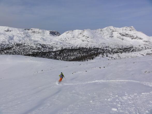 Abfahrt über Nordhang zur Angeralm