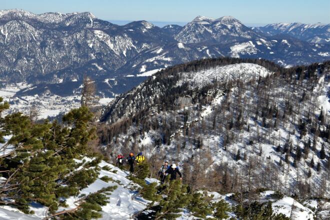Am abgewehten Gipfelhang, teils mühsam
