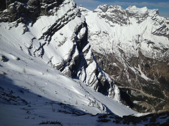 Blick zurück auf die Schotterfelder (unter dem Schnee)