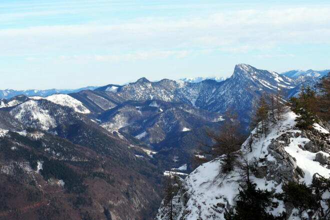 Blick über den Ostgipfel zur Kremsmauer