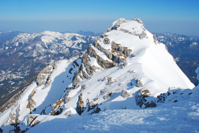 Zwillingskogel vom Kreuz aus, im Hintergrund links Schwalbenmauer und Kasberg 