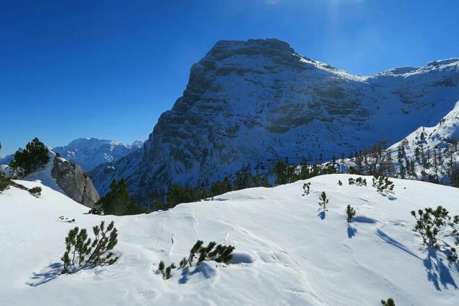 Flankiert vom mächtigen Rosskogel