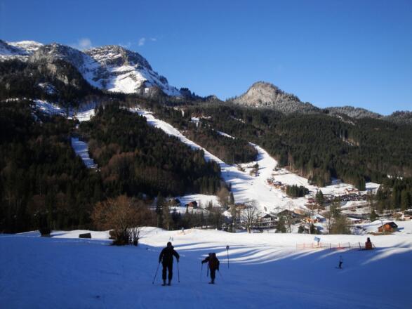 Ausgangspunkt der Tour ist das Parkgelände der Loserlifte. (30.12.2013)