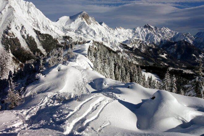 Vorerst breiter Grat vom Karleck zum Gratgipfel ~1570m