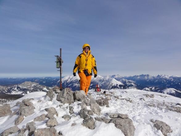 Angerkogel Gipfel mit Blick auf Ennstaleralpen und Haller Mauern