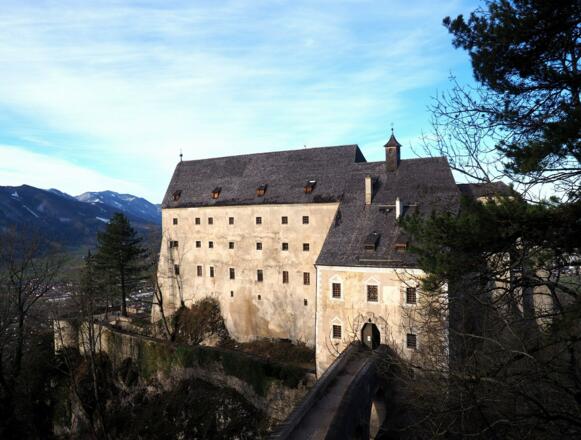 Burg Altpernstein ~800m