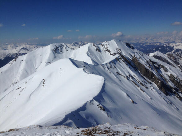 Tennkogel und Laderdinger Gamskarspitze. Rechts ins Frauenkar