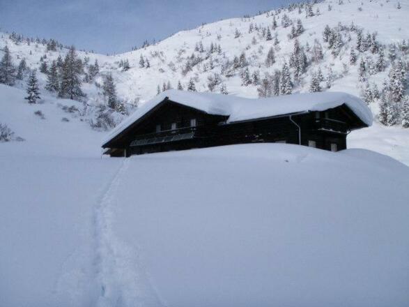 Berglandhaus im Winter