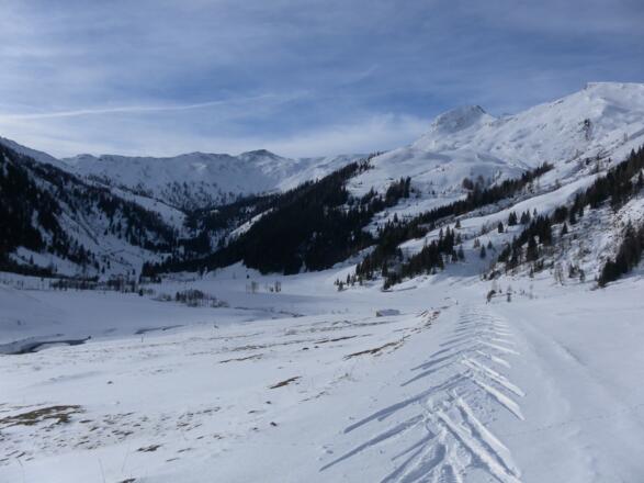 oberes Wolfbachtal mit Breitebenkopf links und Tristenwand rechts