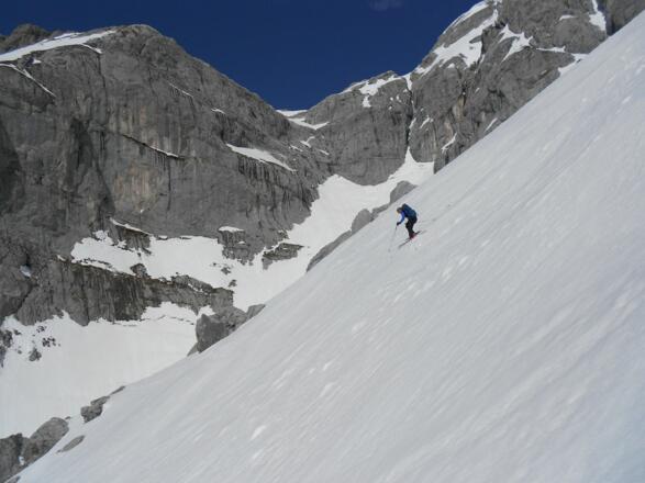 Abfahrt in perfektem Firn