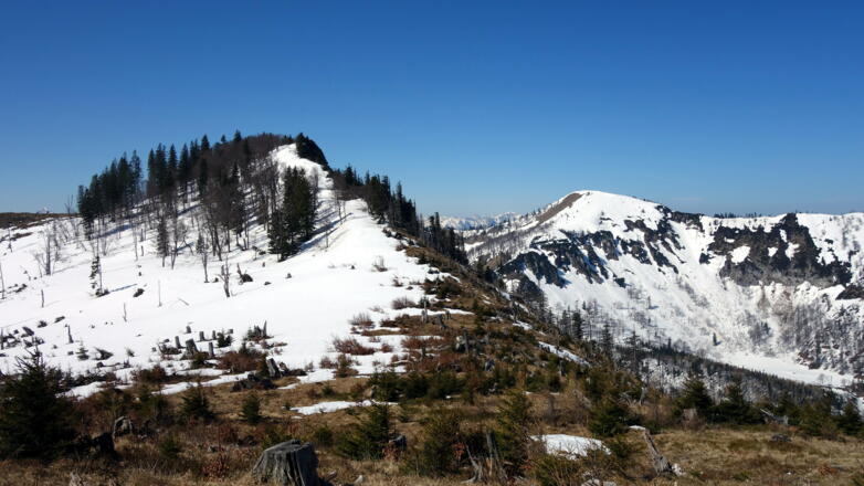 Hühnerkogel vom Vorgipfel 1420m mit Almkogel hinten