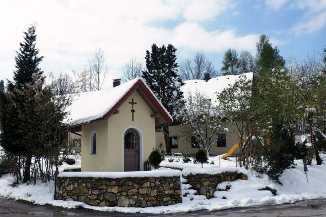 Habingerkreuz 717m im Ort &quot;Dorf&quot;