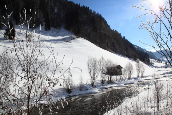 Wandern entlang der Ache