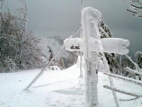 Kreuz bei Schlechtwetter