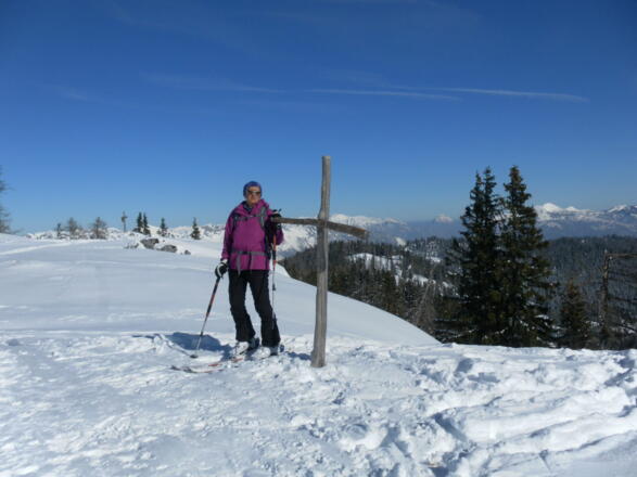 südliches Gipfelkreuz mit Blick bis zum Traunstein