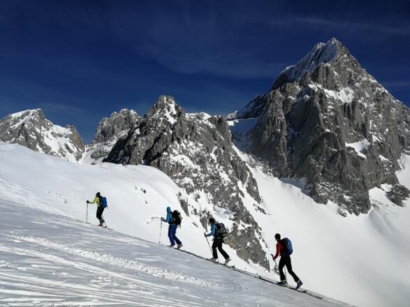 Blick zur Windlegerscharte mit dem Torstein ...