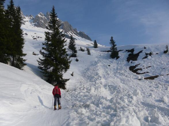 lawinenbeladene Querung zur Mitterfeldalm