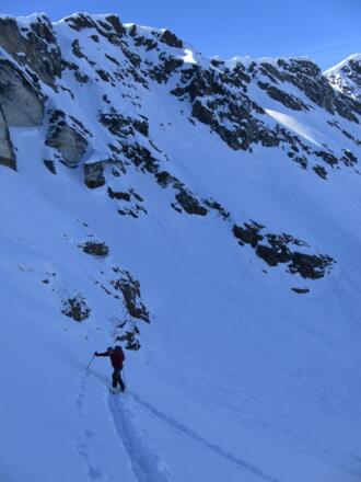 aufsteilender Schartenhang zum Kamm